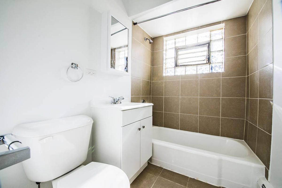 Apartment for rent at 7925 S Phillips, Chicago, IL 60617