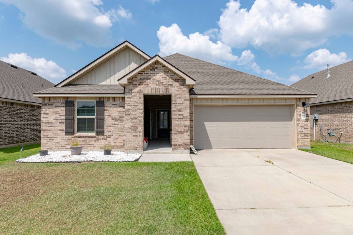 House for rent at 102 Border Court, Youngsville, LA 70592