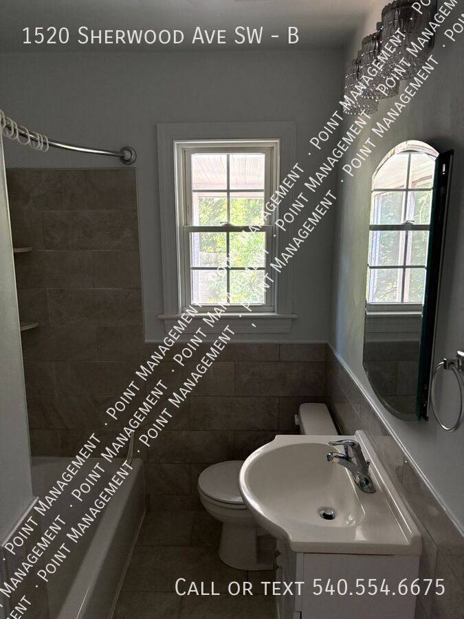 Apartment for rent at 1520 Sherwood Ave SW #B, Roanoke, VA 24015