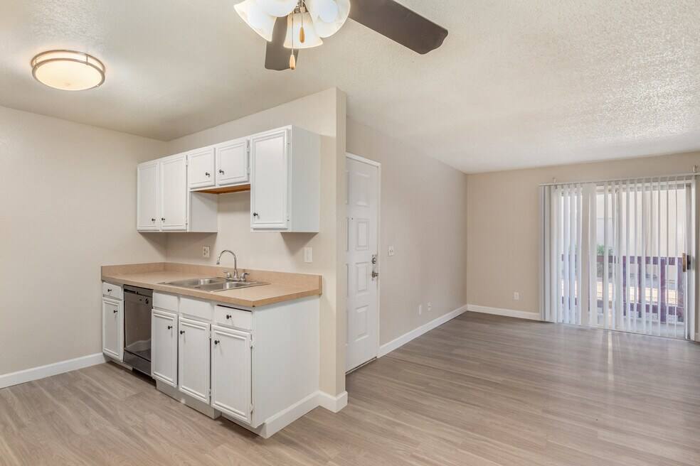 Apartment for rent at 27 E Corona Ave #105, Phoenix, AZ 85040