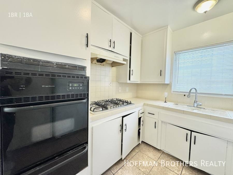 Apartment for rent at 214 E Hazel St #4, Inglewood, CA 90302