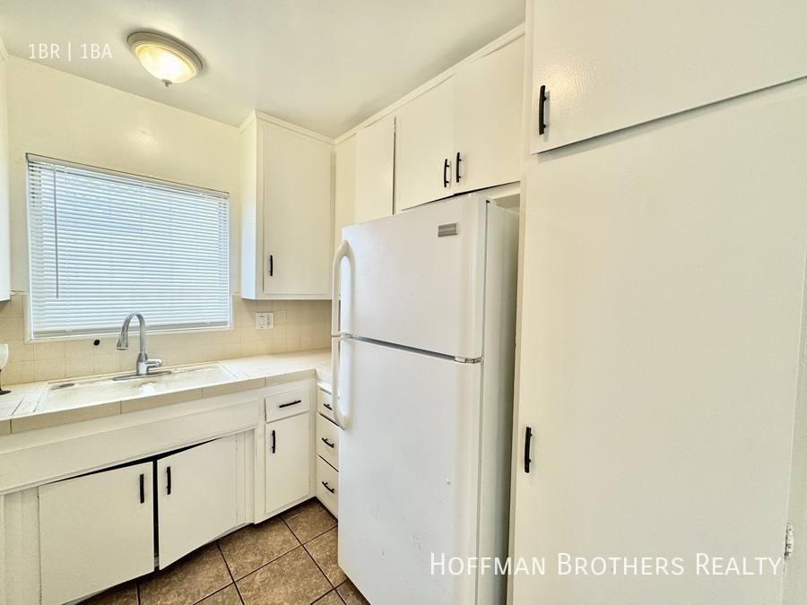 Apartment for rent at 214 E Hazel St #4, Inglewood, CA 90302