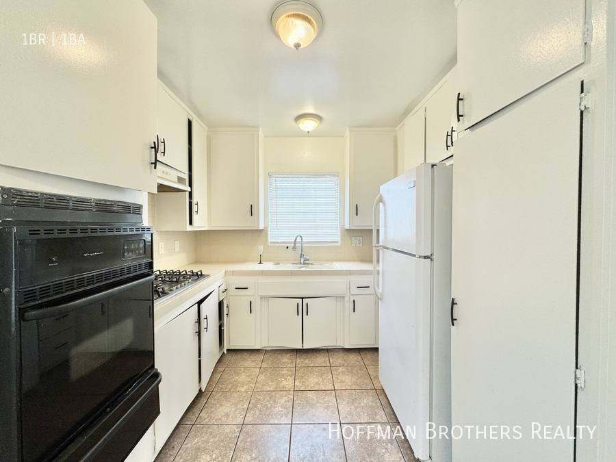 Apartment for rent at 214 E Hazel St #4, Inglewood, CA 90302