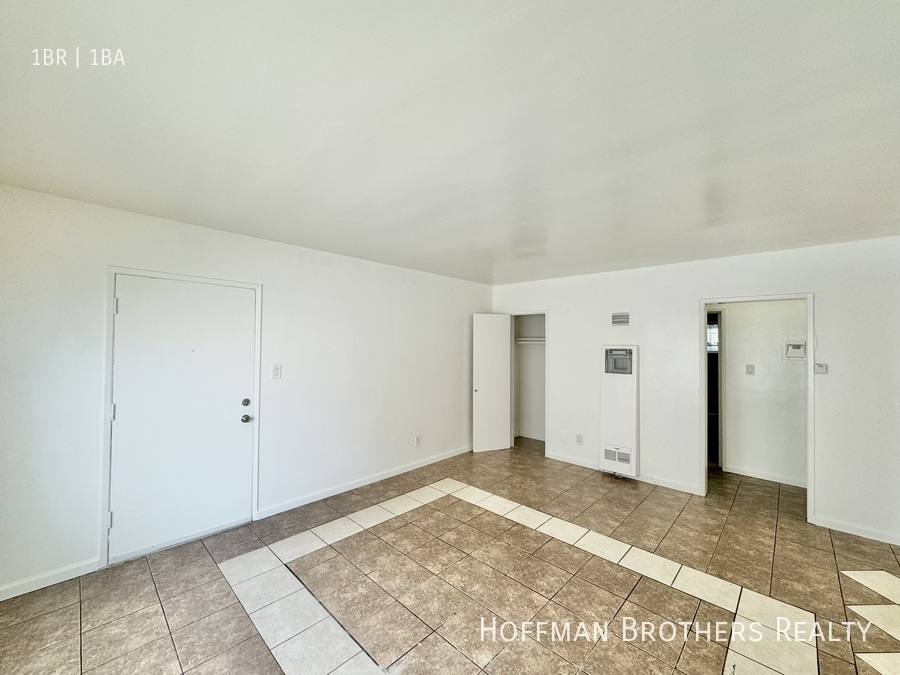 Apartment for rent at 214 E Hazel St #4, Inglewood, CA 90302