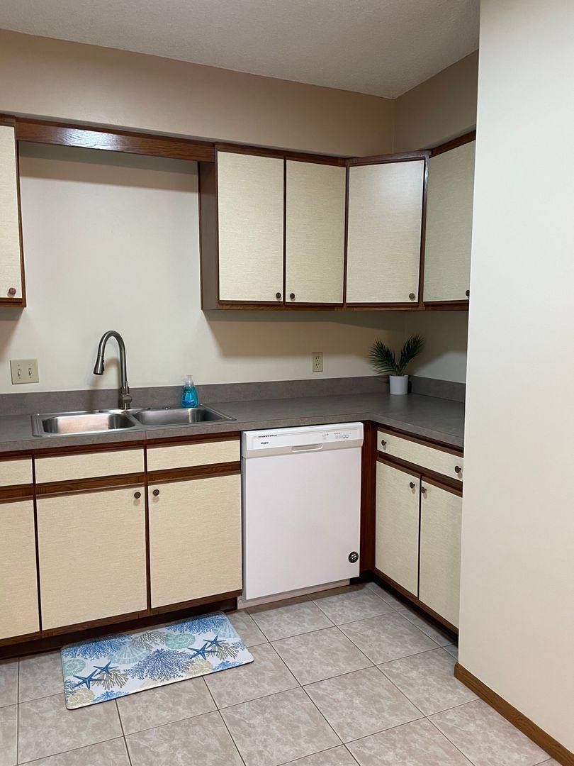 Apartment for rent at 181 Maplewood Dr, Cortland, OH 44410