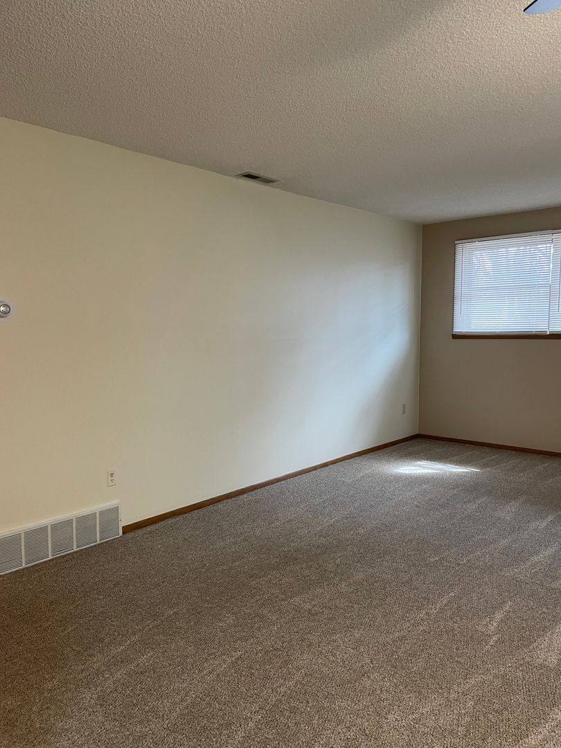 Apartment for rent at 181 Maplewood Dr, Cortland, OH 44410