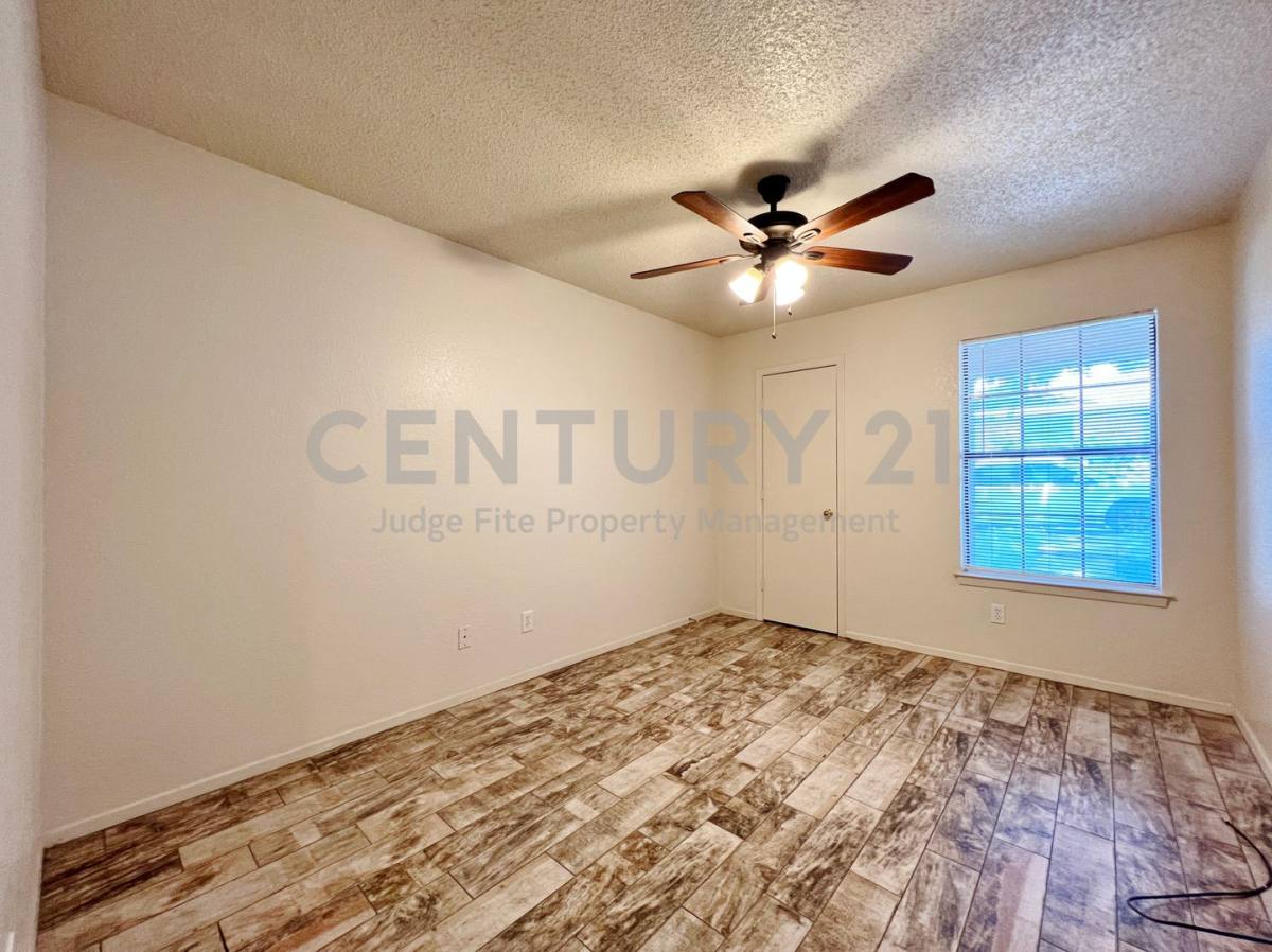 House for rent at 1110 S Rusk St, Weatherford, TX 76086