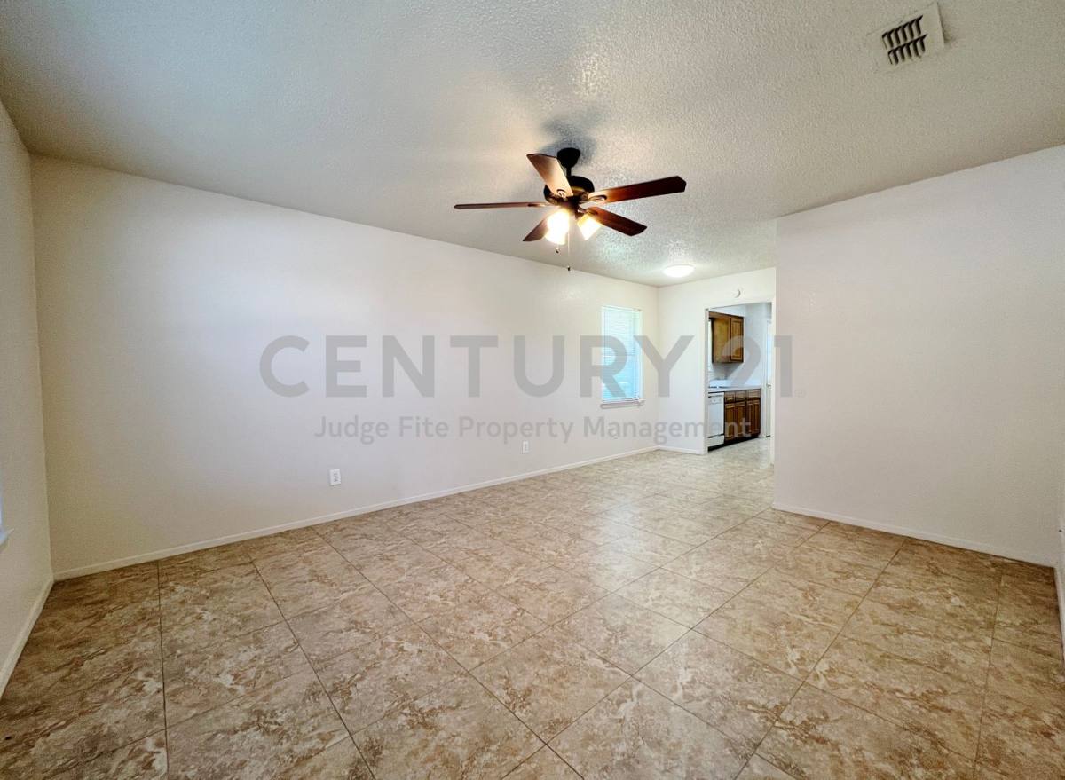 House for rent at 1110 S Rusk St, Weatherford, TX 76086