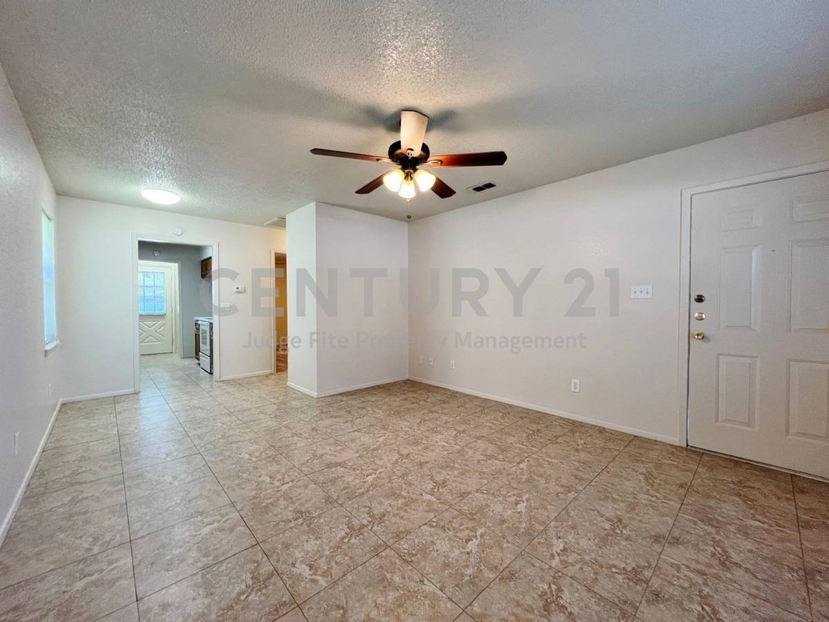 House for rent at 1110 S Rusk St, Weatherford, TX 76086
