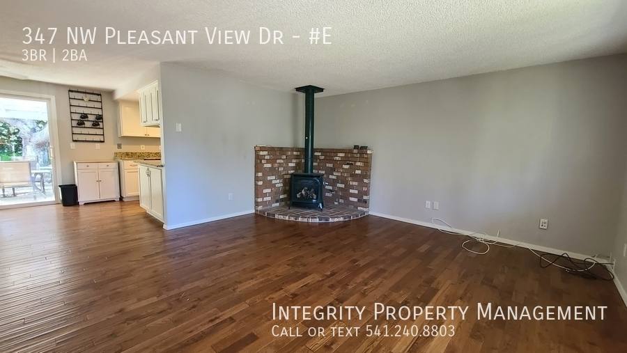 House for rent at 347 NW Pleasant View Dr E, Grants Pass, OR 97526