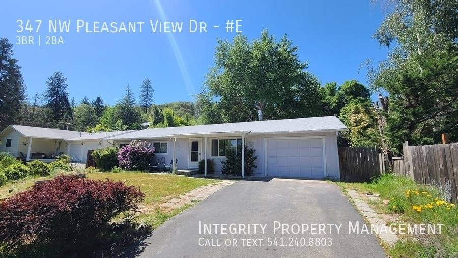 House for rent at 347 NW Pleasant View Dr E, Grants Pass, OR 97526