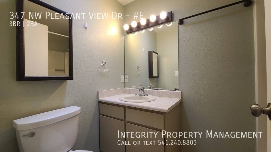 House for rent at 347 NW Pleasant View Dr E, Grants Pass, OR 97526