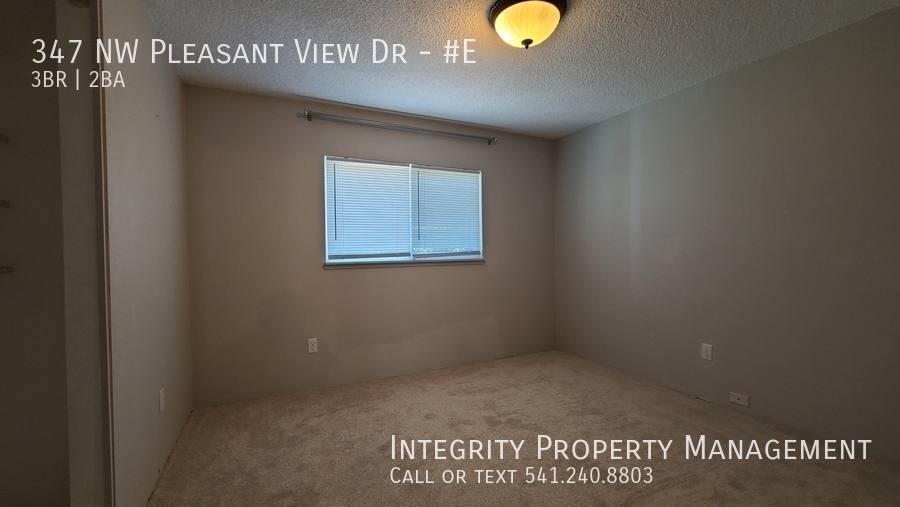House for rent at 347 NW Pleasant View Dr E, Grants Pass, OR 97526