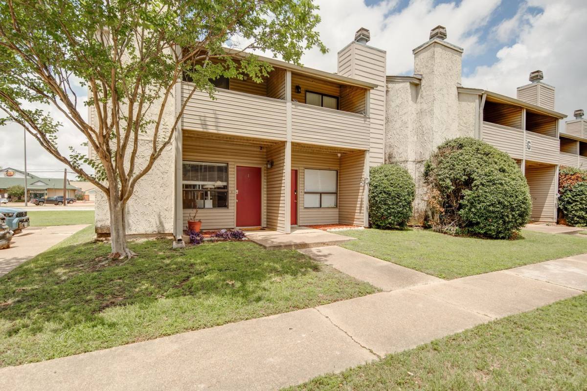 Townhouse for rent at 1900 Dartmouth St, College Station, TX 77840
