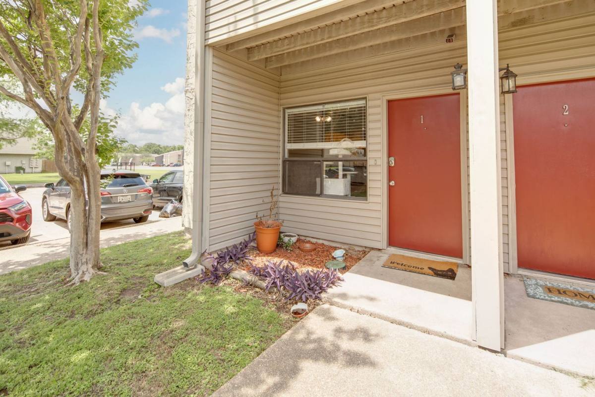 Townhouse for rent at 1900 Dartmouth St, College Station, TX 77840