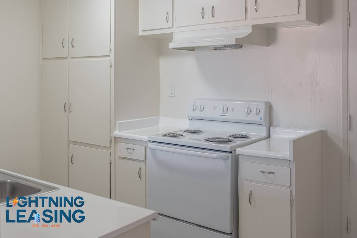 Apartment for rent at 914 1 2 N Wilton Place #304A, Los Angeles, CA 90038