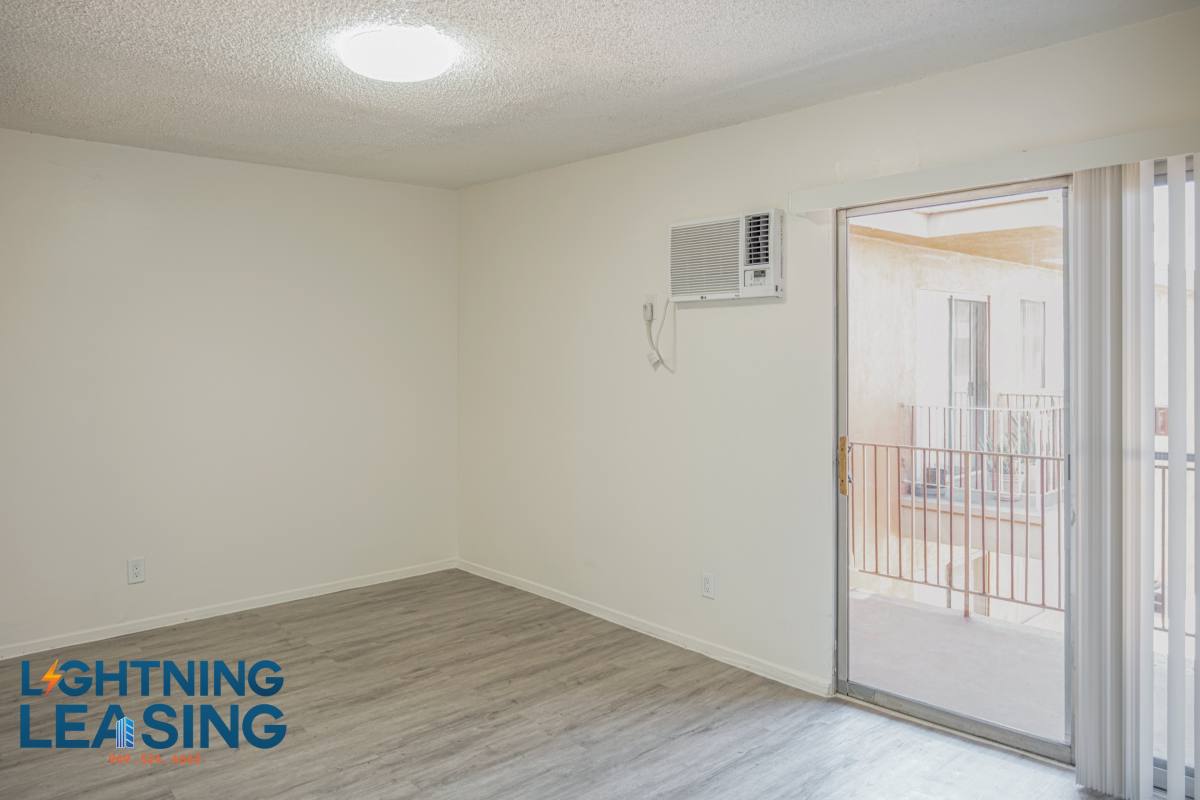 Apartment for rent at 914 1 2 N Wilton Place #304A, Los Angeles, CA 90038