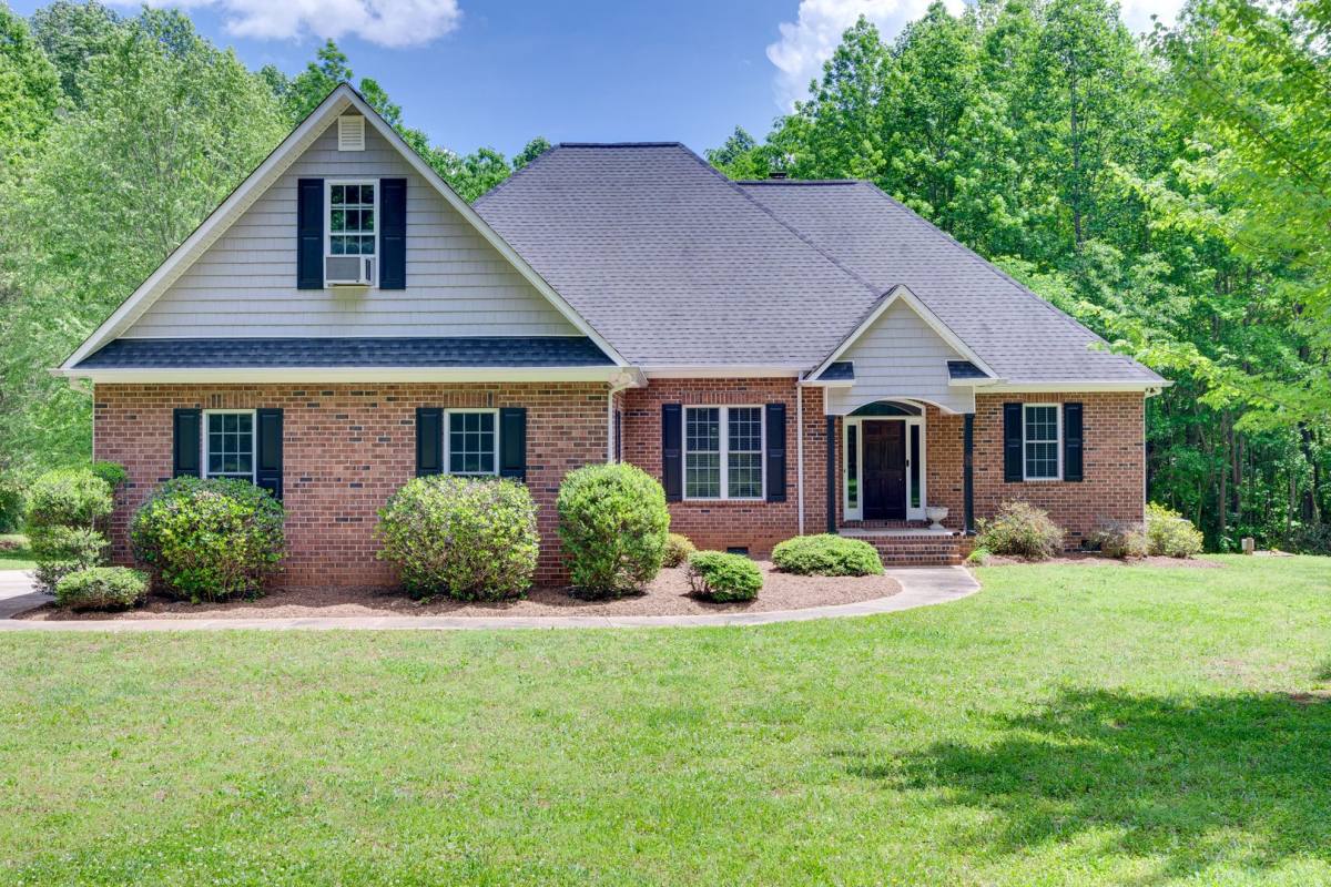 House for rent at 646 Harper Davis Rd, Clover, SC 29710