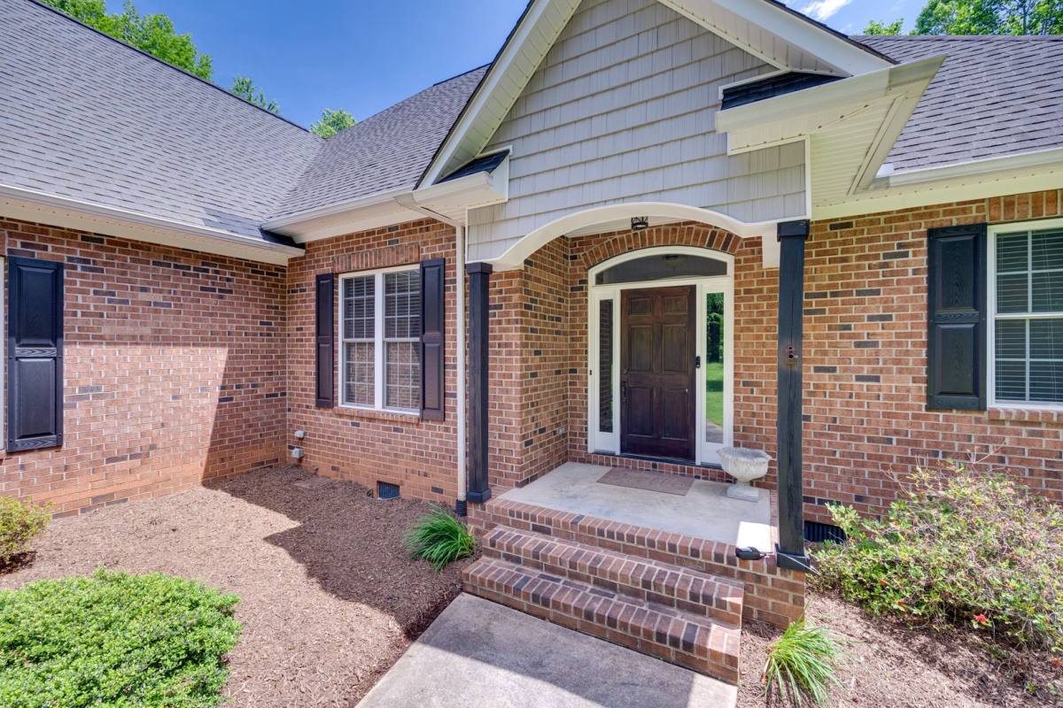 House for rent at 646 Harper Davis Rd, Clover, SC 29710