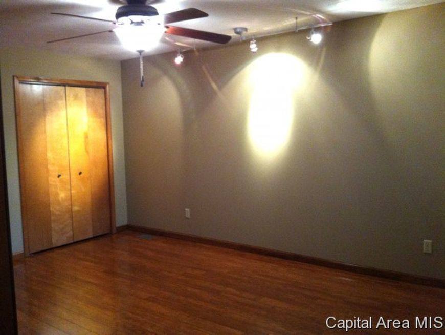 House for rent at 4044 Oak Brook, Springfield, IL 62711