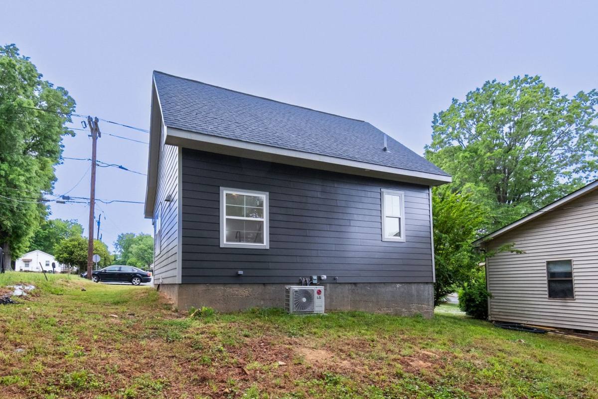 House for rent at 824 Chandler Ave, Burlington, NC 27217