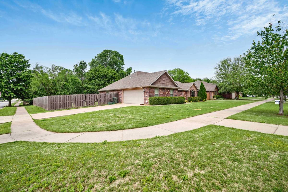 House for rent at 2981 N Raven Lane, Fayetteville, AR 72704