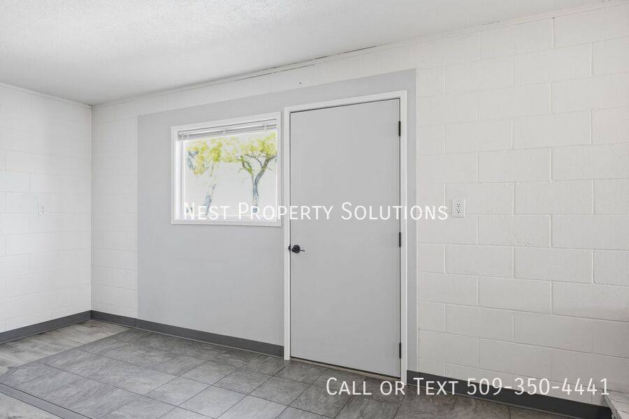 Apartment for rent at 13526 N Frontage Rd, Moses Lake, WA 98837