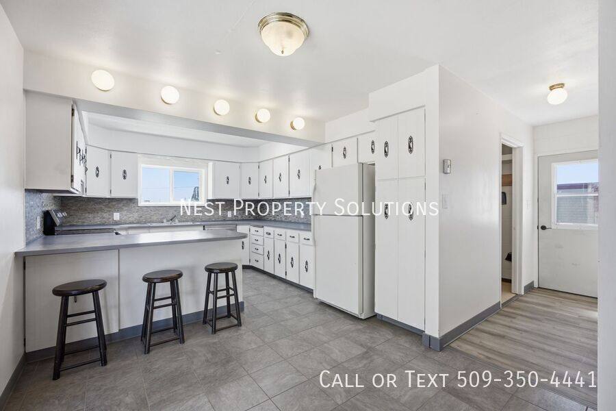 Apartment for rent at 13526 N Frontage Rd, Moses Lake, WA 98837