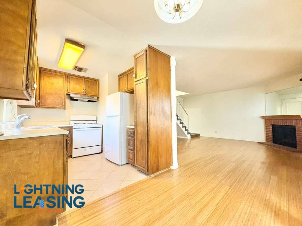 Townhouse for rent at 4455 Vista Del Monte Ave #4A, Sherman Oaks, CA 91403
