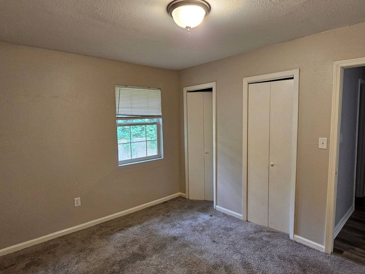 Apartment for rent at 227 229 Lawrence Rd, Jackson, MS 39206