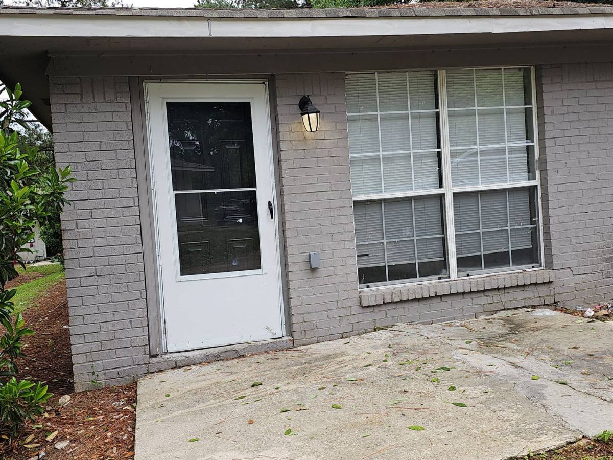 Apartment for rent at 227 229 Lawrence Rd, Jackson, MS 39206