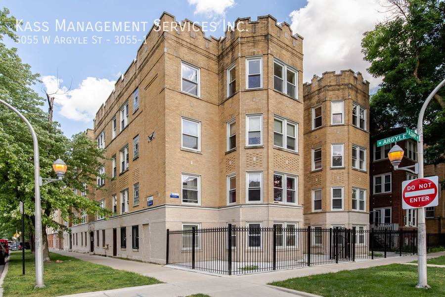 Apartment for rent at 3055 W Argyle St #1, Chicago, IL 60625