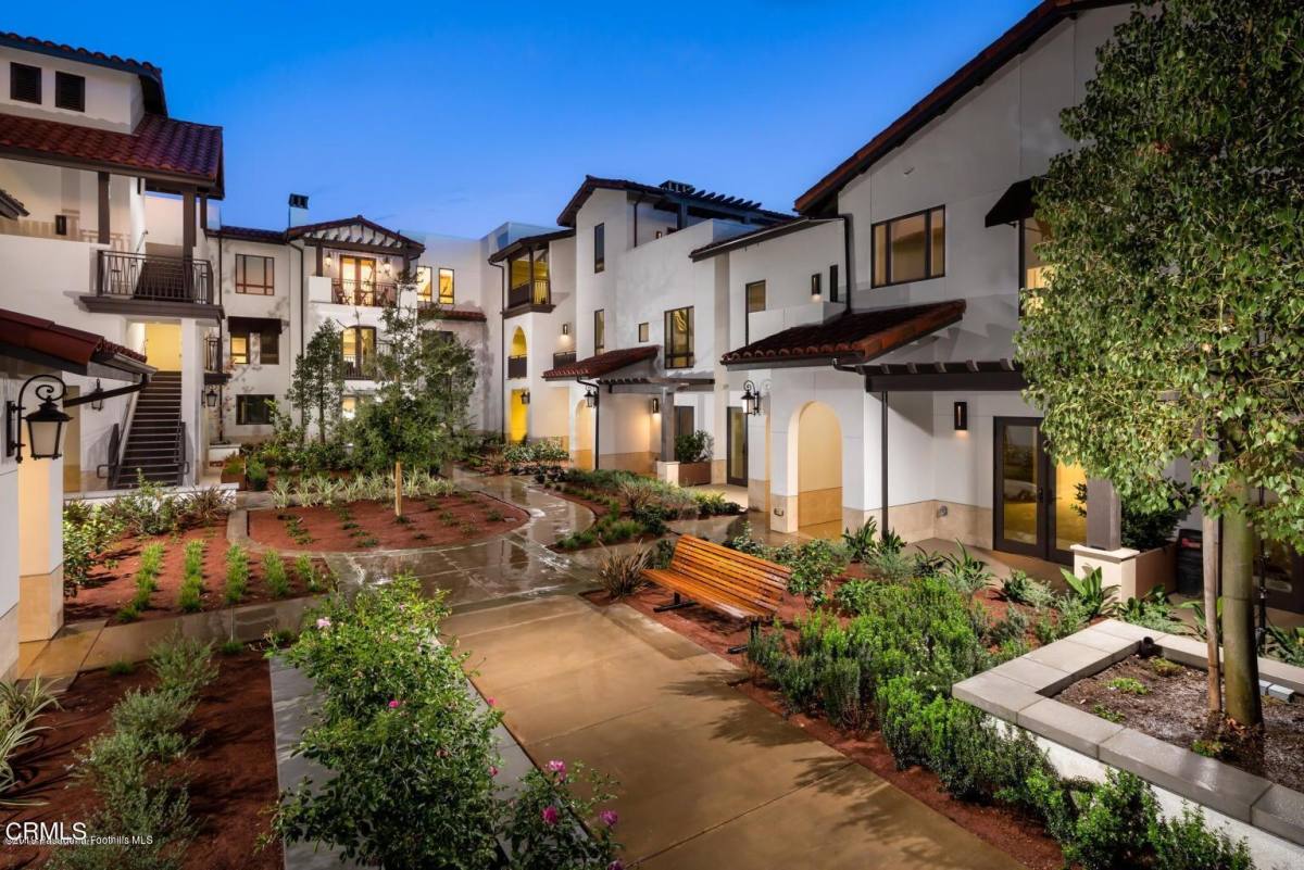 Apartment for rent at 60 S Vinedo Ave #301, Pasadena, CA 91107