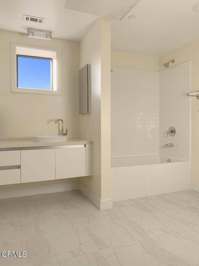 Apartment for rent at 60 S Vinedo Ave #301, Pasadena, CA 91107