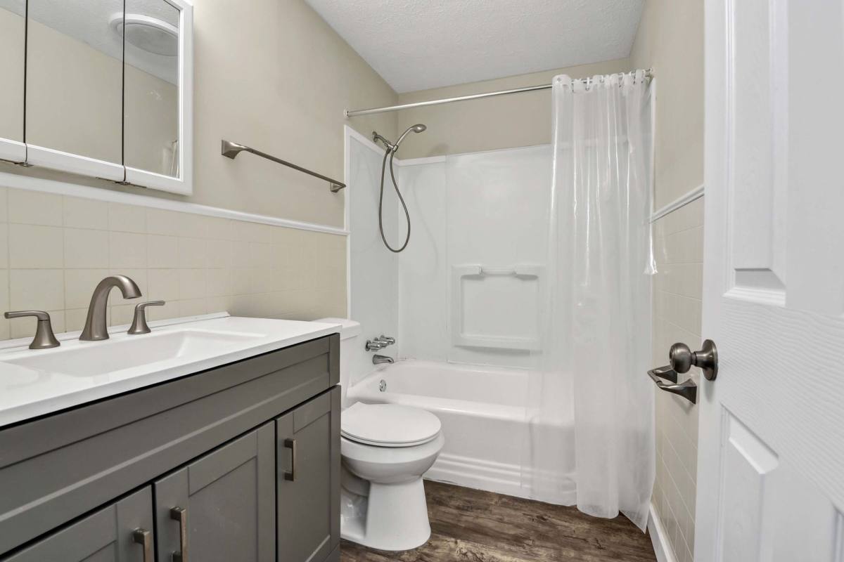 Apartment for rent at 17105 Madison Ave, Lakewood, OH 44107