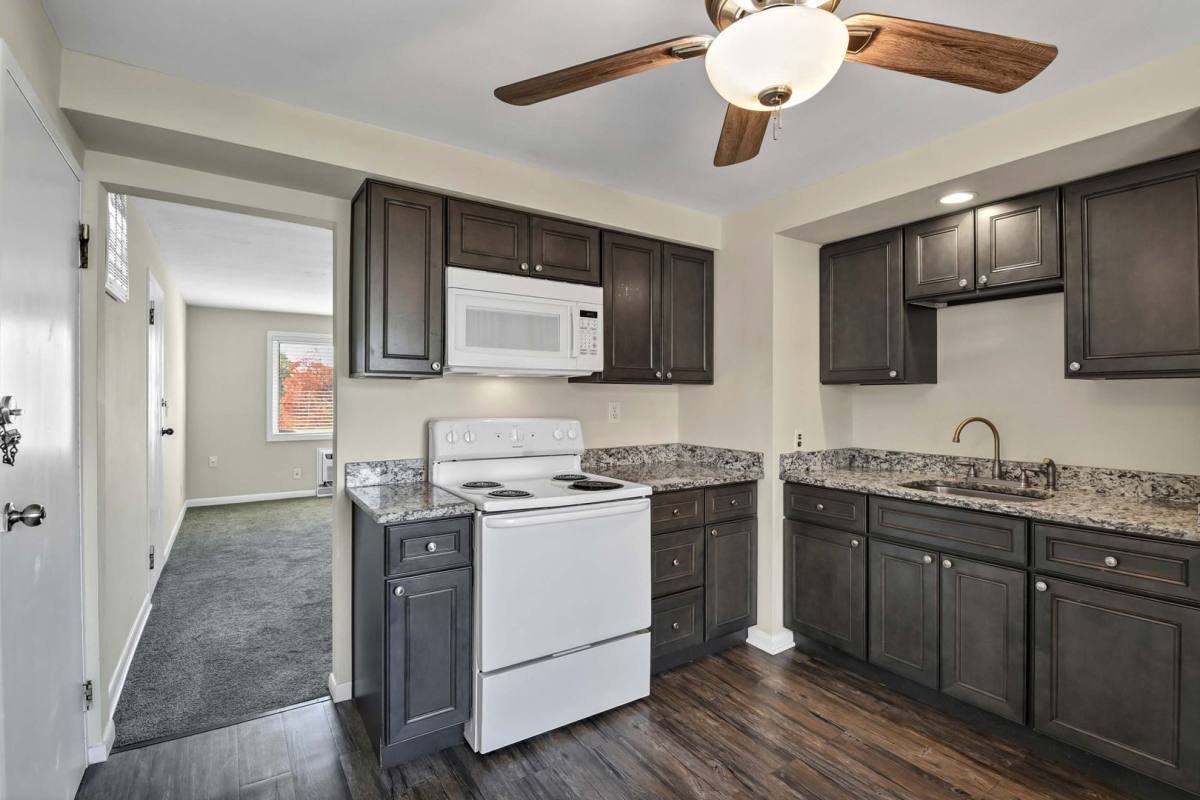 Apartment for rent at 17105 Madison Ave, Lakewood, OH 44107