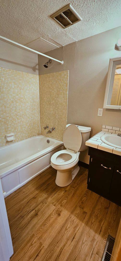 Apartment for rent at 384 Gatewood Rd, Mansfield, OH 44907