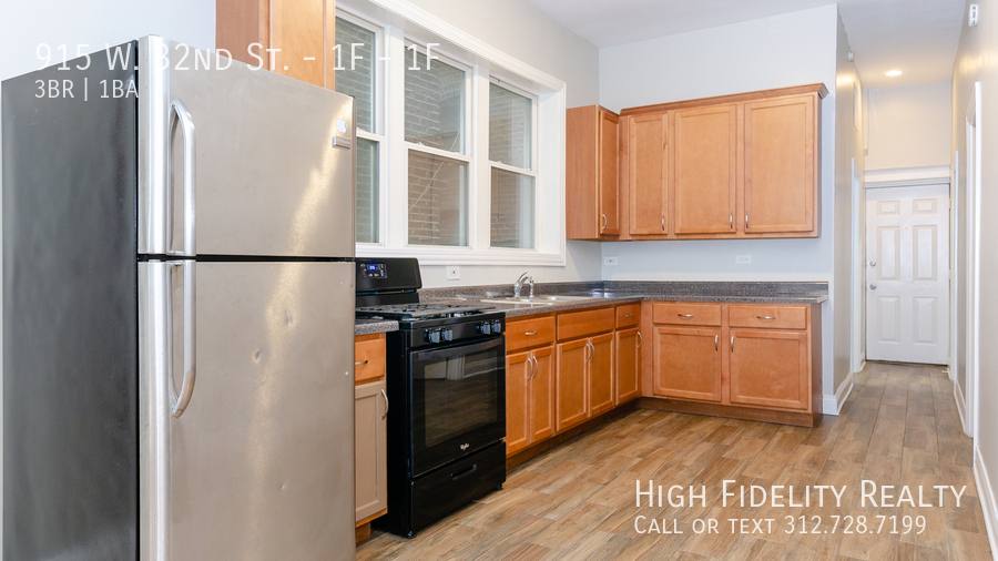 Apartment for rent at 915 W 32nd St #1F, Chicago, IL 60608