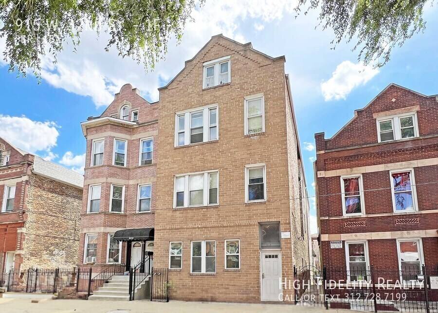 Apartment for rent at 915 W 32nd St #1F, Chicago, IL 60608