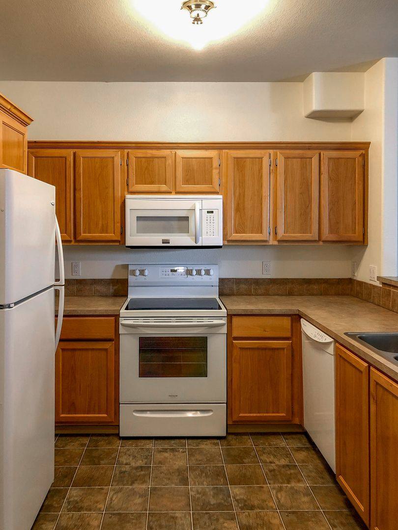 Apartment for rent at 3750-3762 Amber St NE, Salem, OR 97301