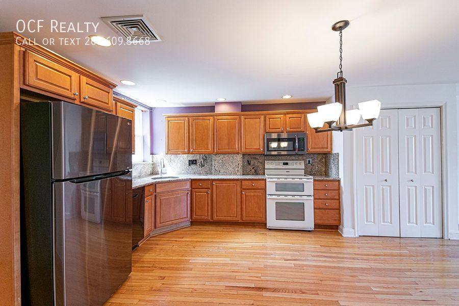 Apartment for rent at 1635 E Passyunk Ave #2, Philadelphia, PA 19148