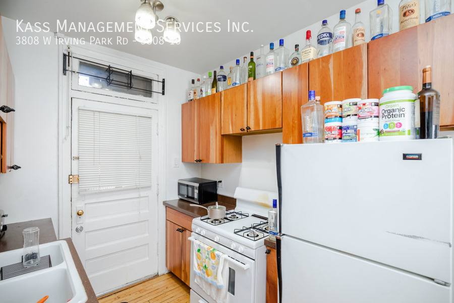 Apartment for rent at 3808 W Irving Park Rd #10, Chicago, IL 60618