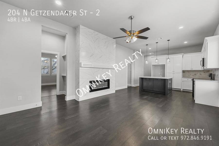 Apartment for rent at 204 N Getzendaner St #2, Waxahachie, TX 75165