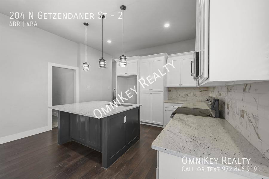 Apartment for rent at 204 N Getzendaner St #2, Waxahachie, TX 75165