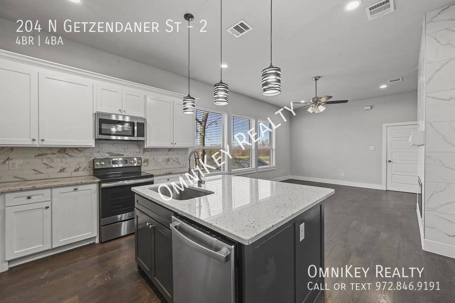 Apartment for rent at 204 N Getzendaner St #2, Waxahachie, TX 75165