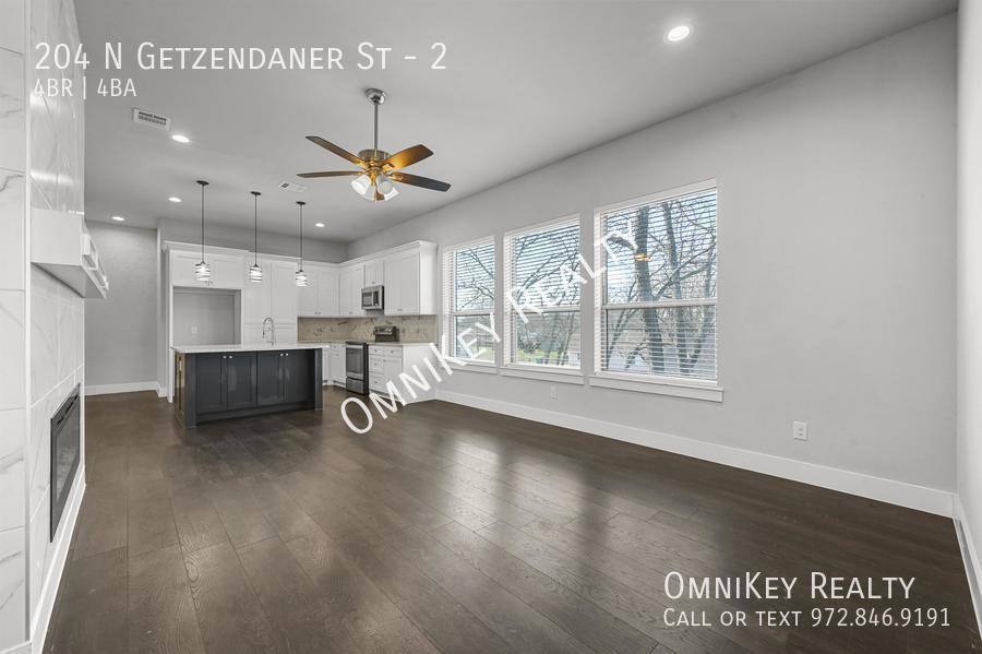 Apartment for rent at 204 N Getzendaner St #2, Waxahachie, TX 75165