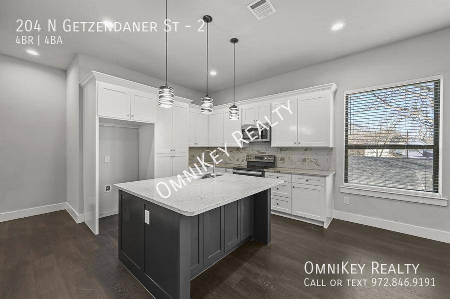 Apartment for rent at 204 N Getzendaner St #2, Waxahachie, TX 75165