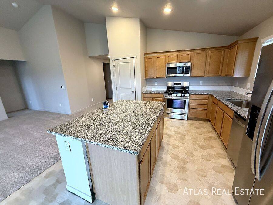 House for rent at 3007 N Cherry Grove Way, Star, ID 83669