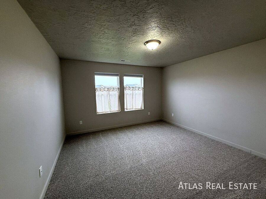 House for rent at 3007 N Cherry Grove Way, Star, ID 83669