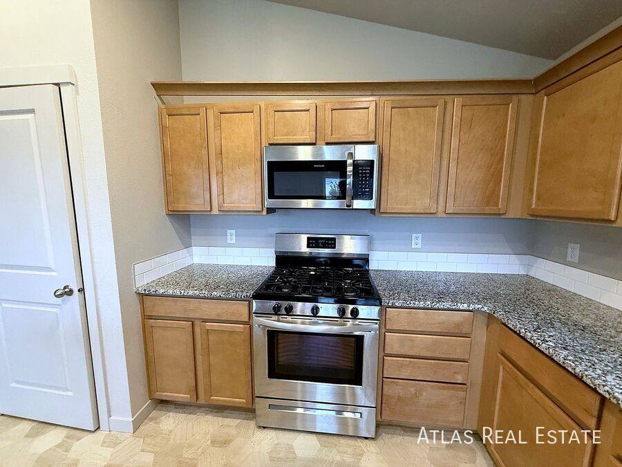 House for rent at 3007 N Cherry Grove Way, Star, ID 83669